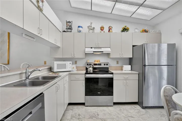 4210 Looking Glass Ln 4210, Naples, Florida 34112