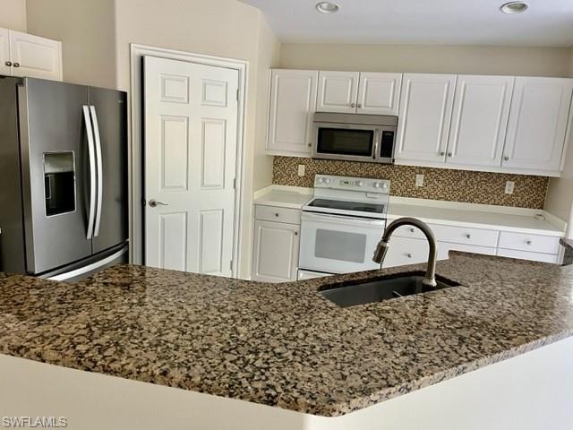 large island with granite counterop