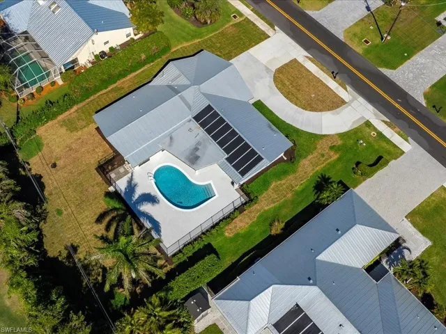 Birds eye view of property