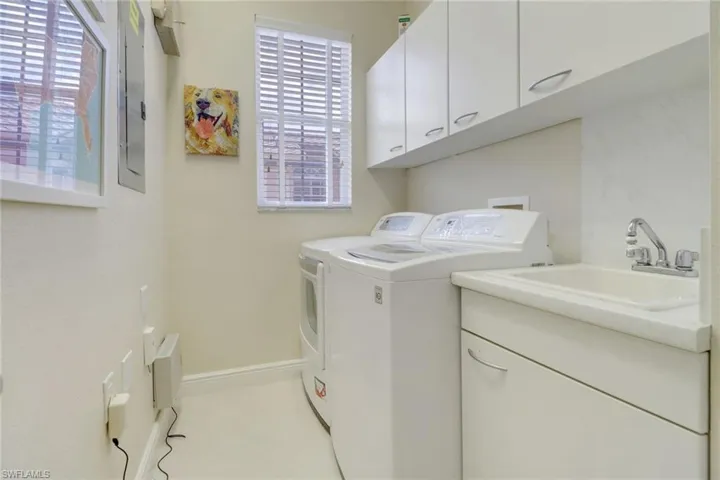 762  Regency Reserve  CIR, Naples, FL 34119