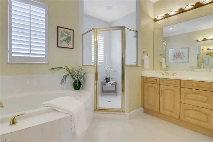 762  Regency Reserve  CIR, Naples, FL 34119