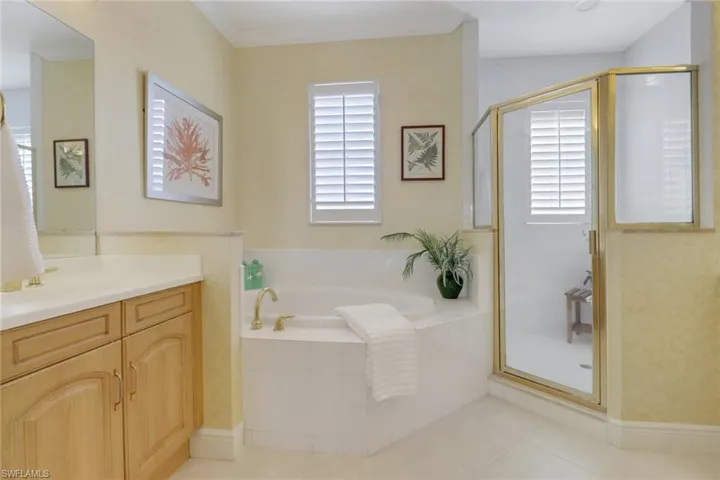 762  Regency Reserve  CIR, Naples, FL 34119