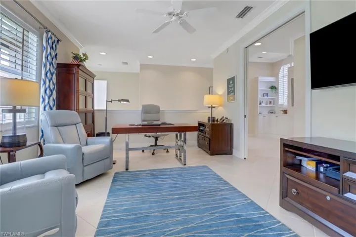 762  Regency Reserve  CIR, Naples, FL 34119