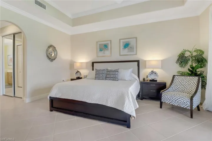 762  Regency Reserve  CIR, Naples, FL 34119