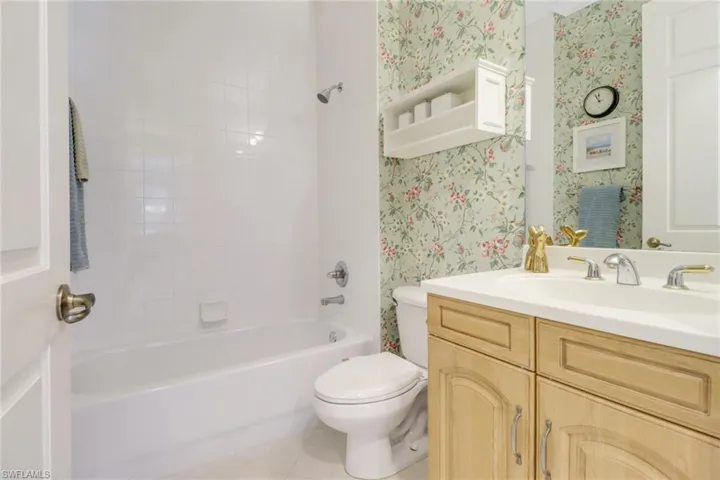 762  Regency Reserve  CIR, Naples, FL 34119