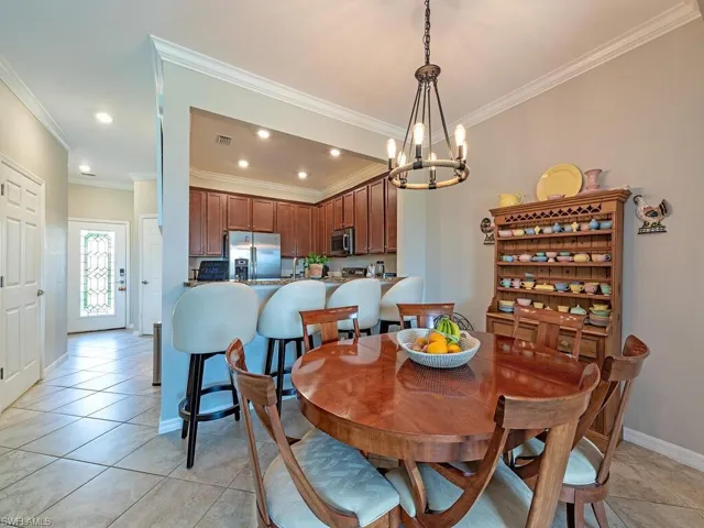 2652  Blossom  WAY, Naples, FL 34120