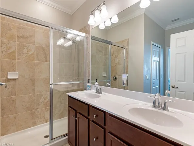 2652  Blossom  WAY, Naples, FL 34120