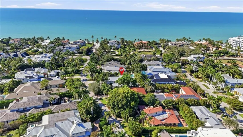 Prime beachside position in the heart of Old Naples, offering exceptional walkability to the area’s most coveted amenities