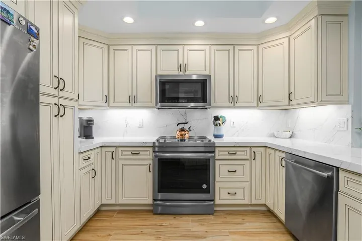 430  Cove Tower  DR, Naples, FL 34110
