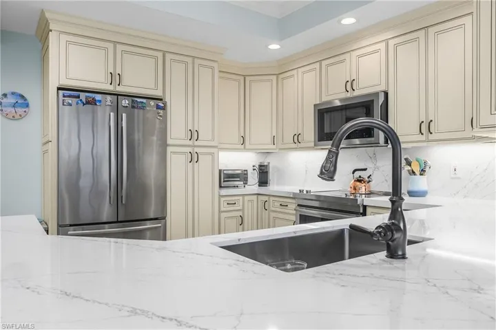 430  Cove Tower  DR, Naples, FL 34110