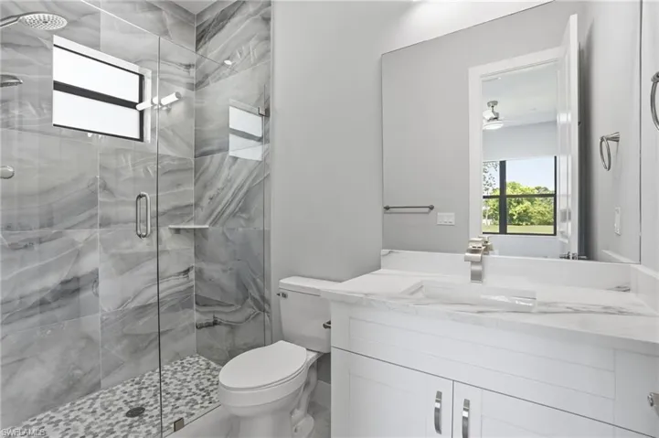 en-suite bath