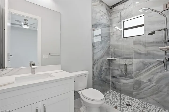 en-suite bath