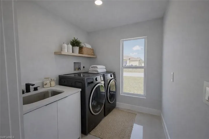 4531_Laundry area with baseboards and washing machine and dryer