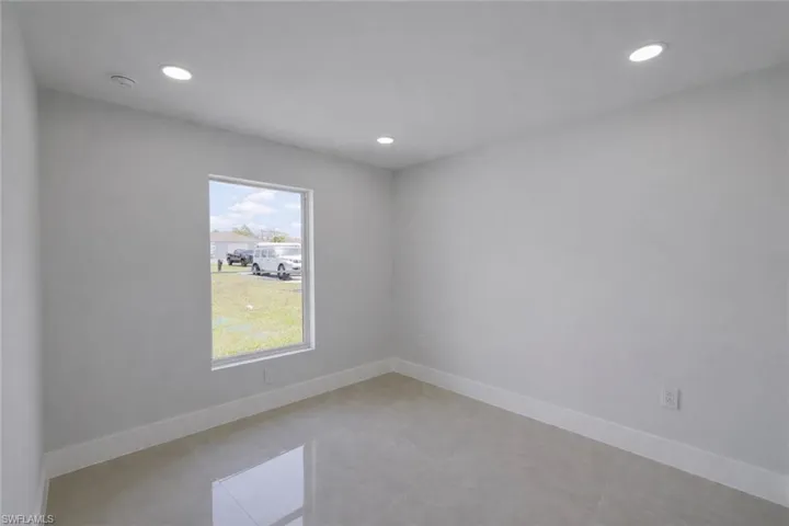 4531_Unfurnished room featuring baseboards and recessed lighting
