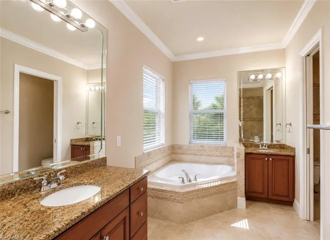 2915 Coco Lakes Dr, Naples, Florida 34105