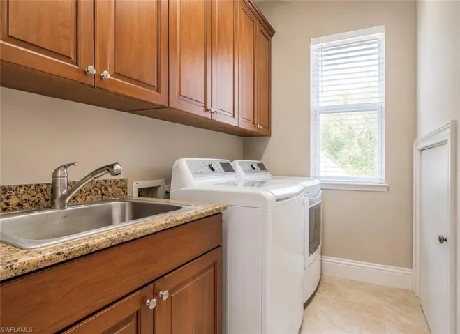 2915 Coco Lakes Dr, Naples, Florida 34105