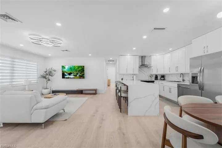4625 Forest Glen Dr, North Fort Myers, Florida 33903