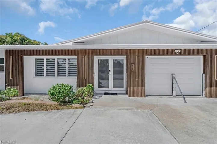 4625 Forest Glen Dr, North Fort Myers, Florida 33903