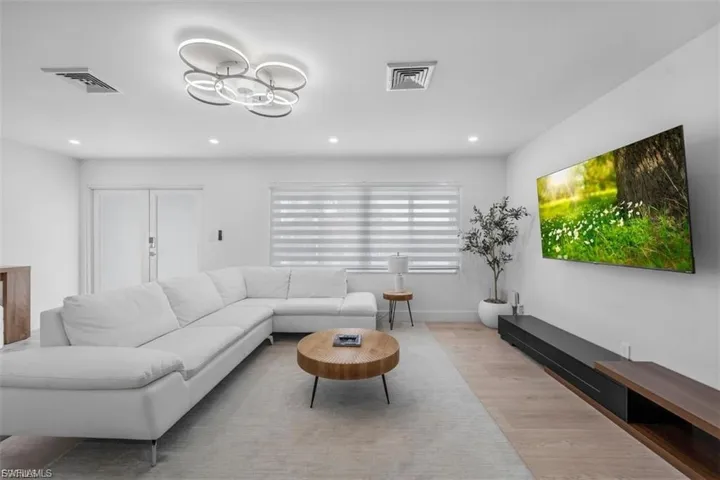 4625 Forest Glen Dr, North Fort Myers, Florida 33903