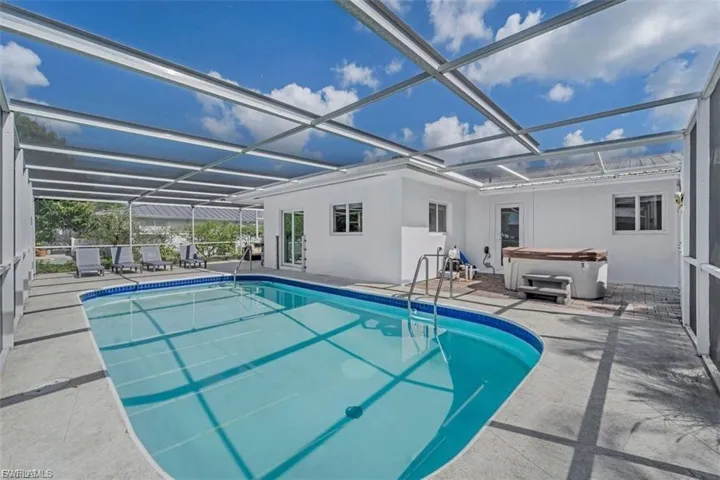 4625 Forest Glen Dr, North Fort Myers, Florida 33903