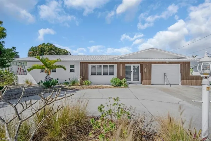 4625 Forest Glen Dr, North Fort Myers, Florida 33903