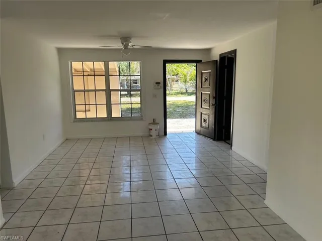2571  Parkway  ST, Fort Myers, FL 33901