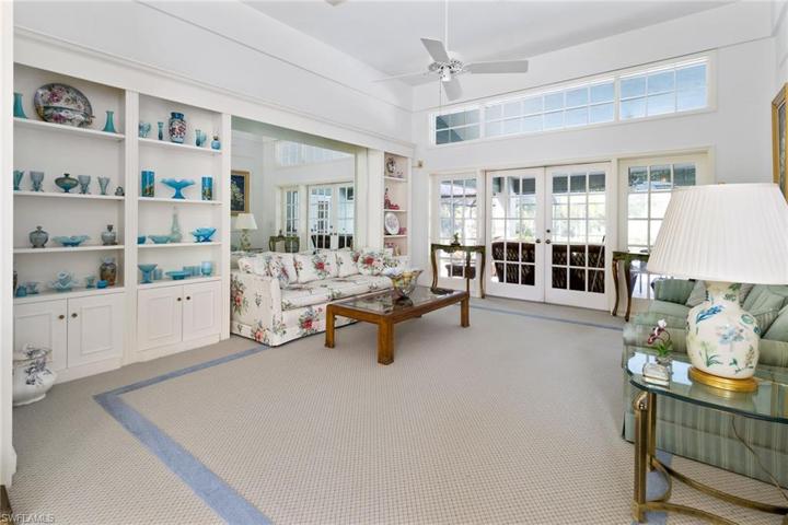 Formal Living with access to lanai