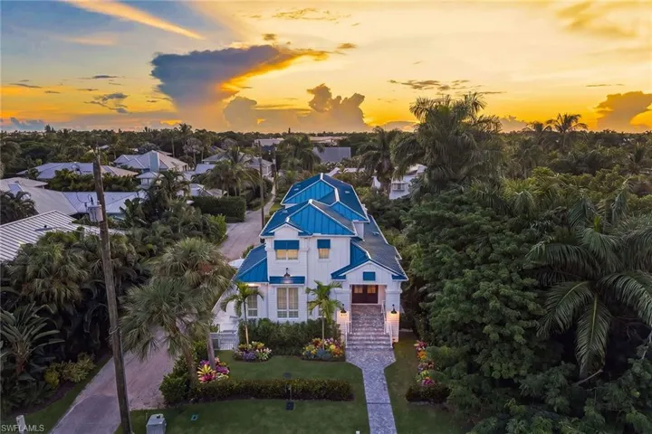 844 8th St S, Naples, Florida 34102
