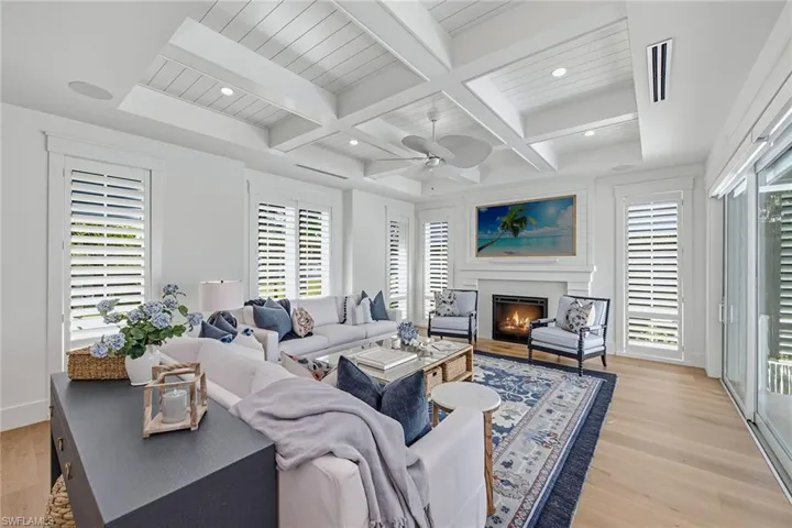 844 8th St S, Naples, Florida 34102