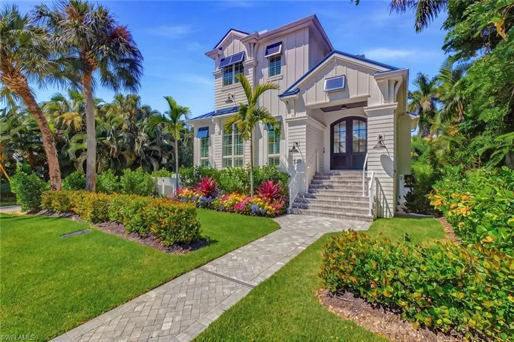 844 8th St S, Naples, Florida 34102