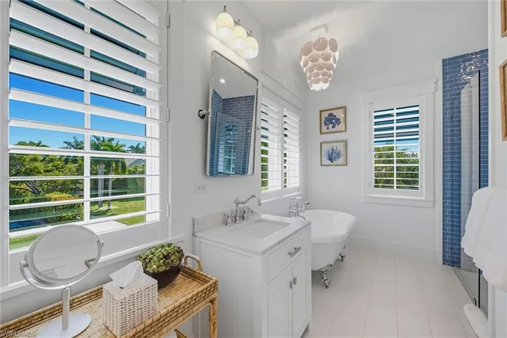 844 8th St S, Naples, Florida 34102