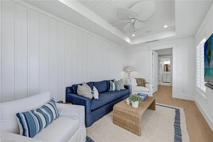 844 8th St S, Naples, Florida 34102