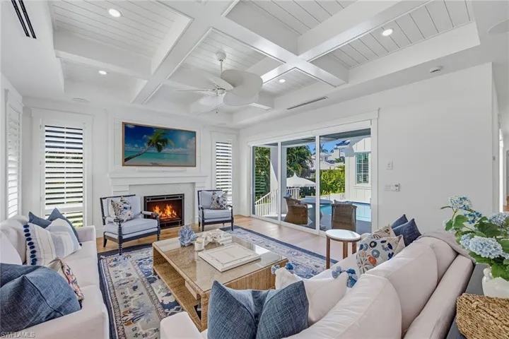 844 8th St S, Naples, Florida 34102