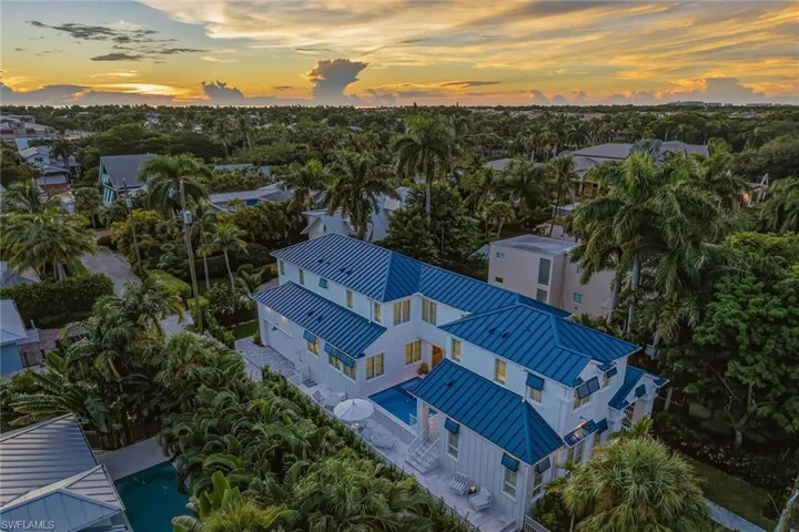 844 8th St S, Naples, Florida 34102