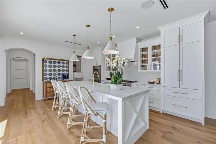 844 8th St S, Naples, Florida 34102