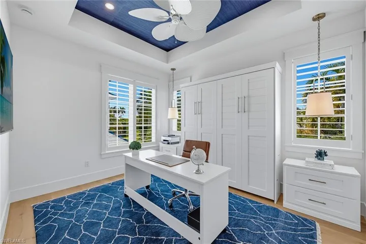 844 8th St S, Naples, Florida 34102