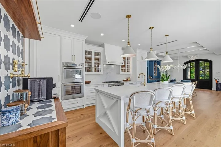 844 8th St S, Naples, Florida 34102