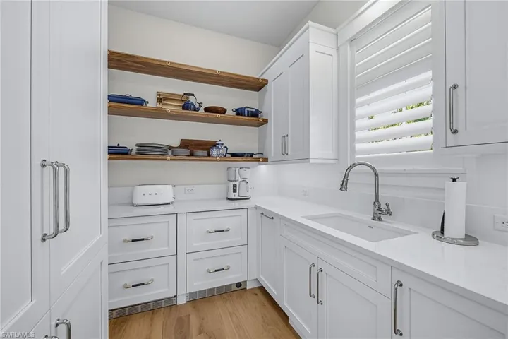 844 8th St S, Naples, Florida 34102