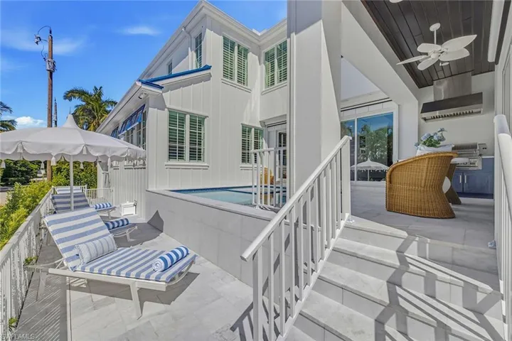 844 8th St S, Naples, Florida 34102