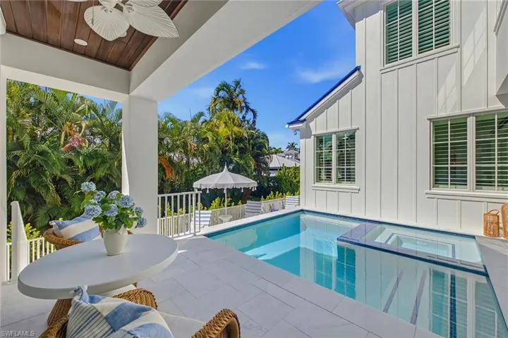 844 8th St S, Naples, Florida 34102