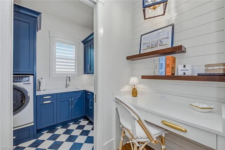 844 8th St S, Naples, Florida 34102