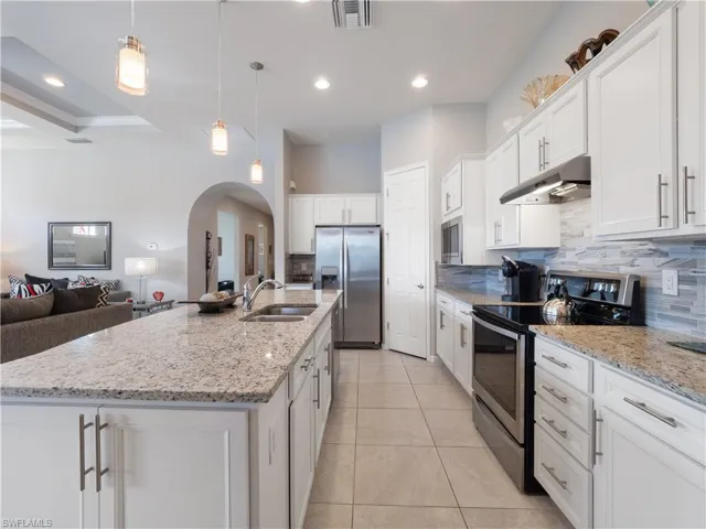 12651  Lonsdale  TER, Fort Myers, FL 33913