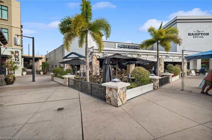 Easy walk to the Restaurants, Bars and cigar lounge