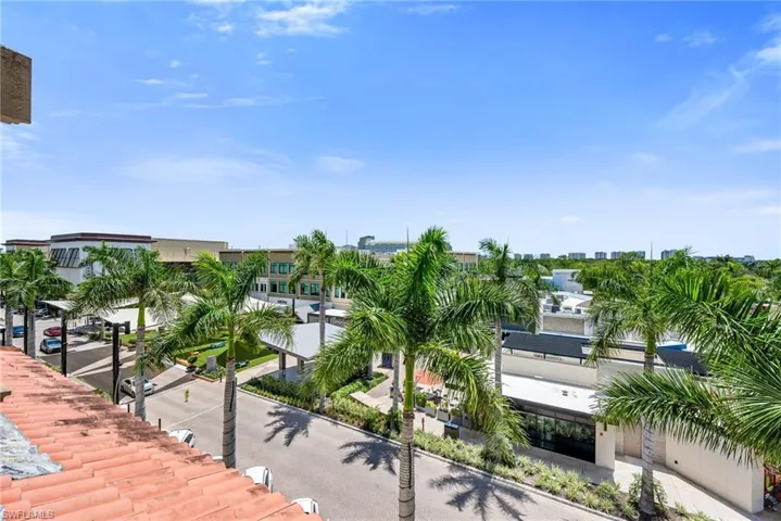 Beautiful View of the Mercato Piazza