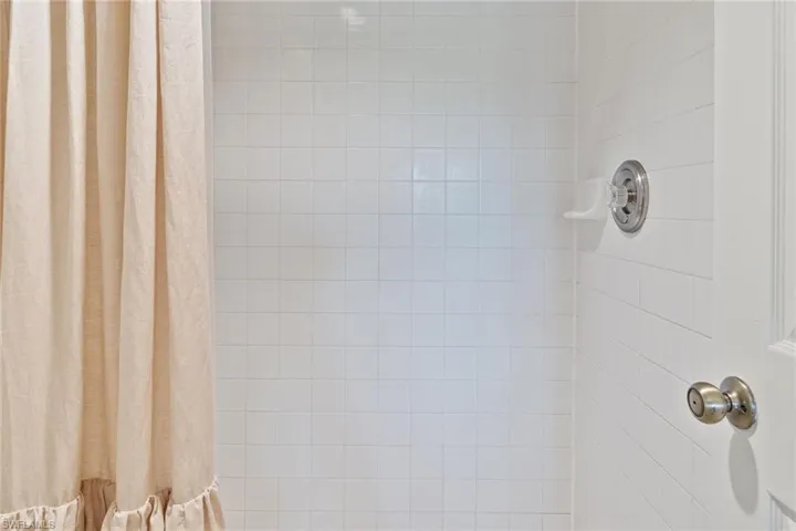 1375  Mainsail  DR, Naples, FL 34114