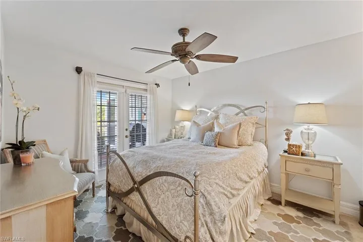 1375  Mainsail  DR, Naples, FL 34114