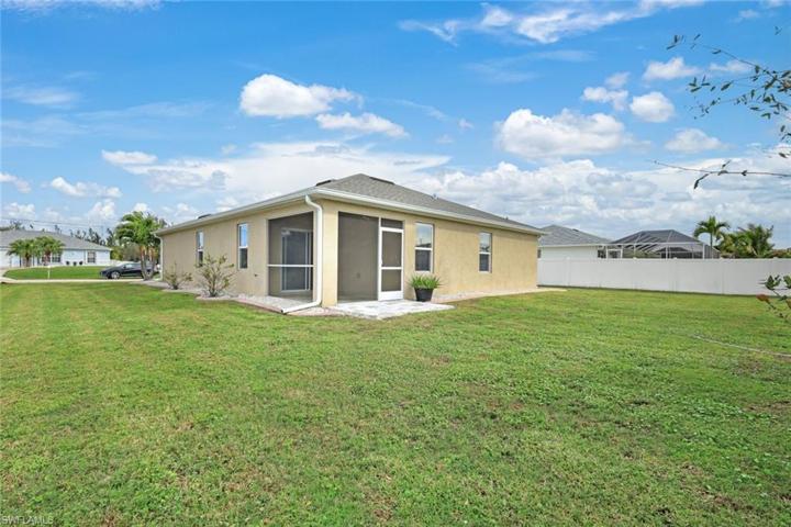 2114 SW 12th TER, CAPE CORAL FL 33991