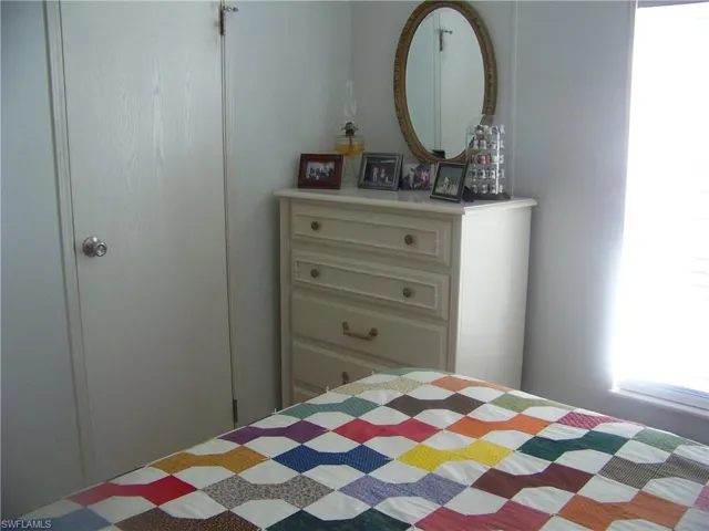 Guest bedroom #1 w/closet