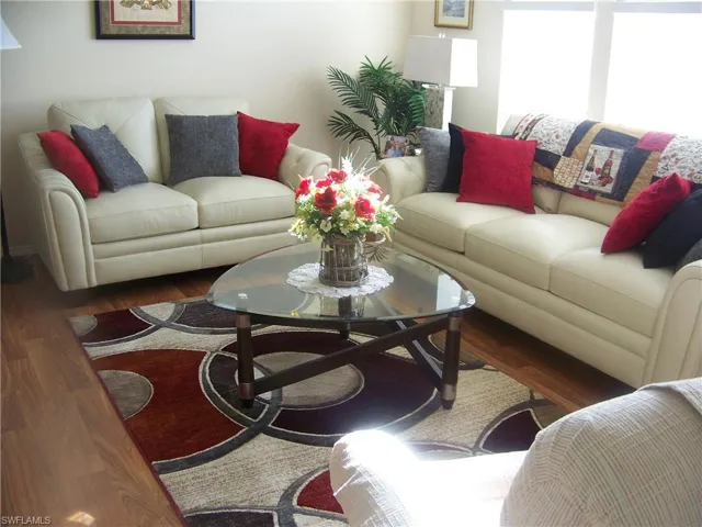 Another picture of living room.