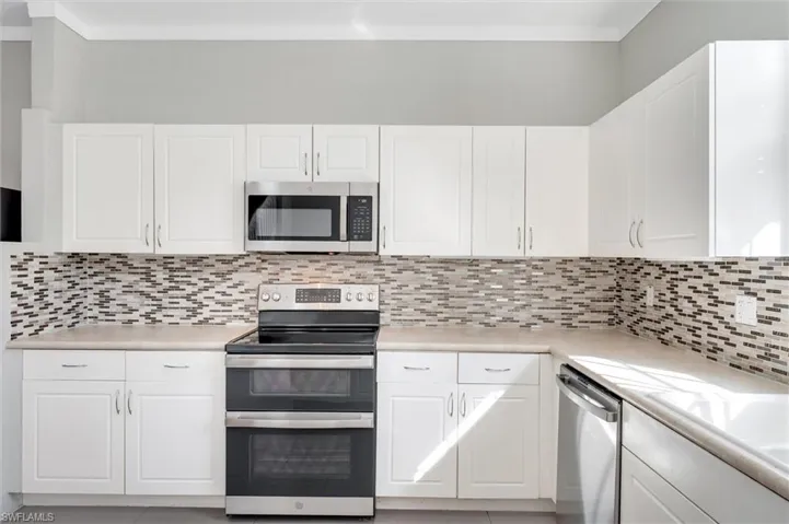 7392  Bristol  CIR, Naples, FL 34120